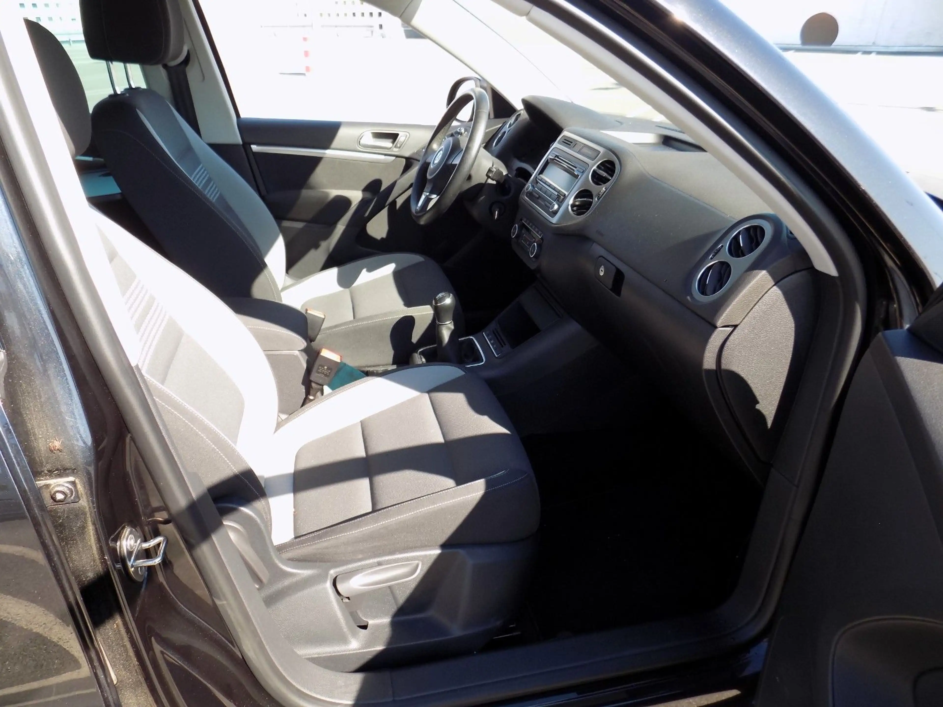 Volkswagen Tiguan Life 1,4 TSI Kkima,Pdc,Model 2014 TÜV neu — photo 14