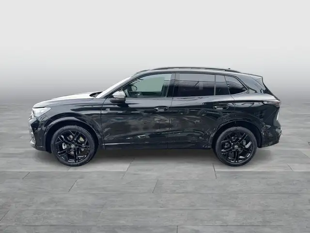 Volkswagen Tiguan view 3