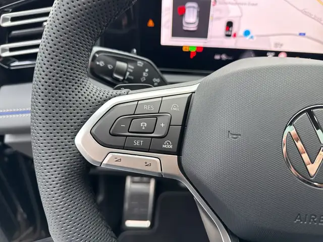 Volkswagen Tiguan view 12