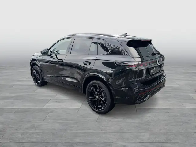 Volkswagen Tiguan view 4