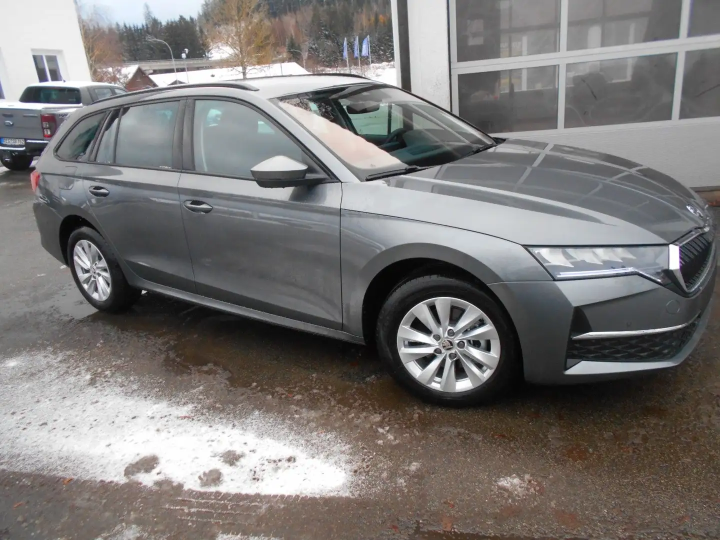 Skoda Octavia Combi 1.5 TSI mHEV 110 kW Selection Grau - 2