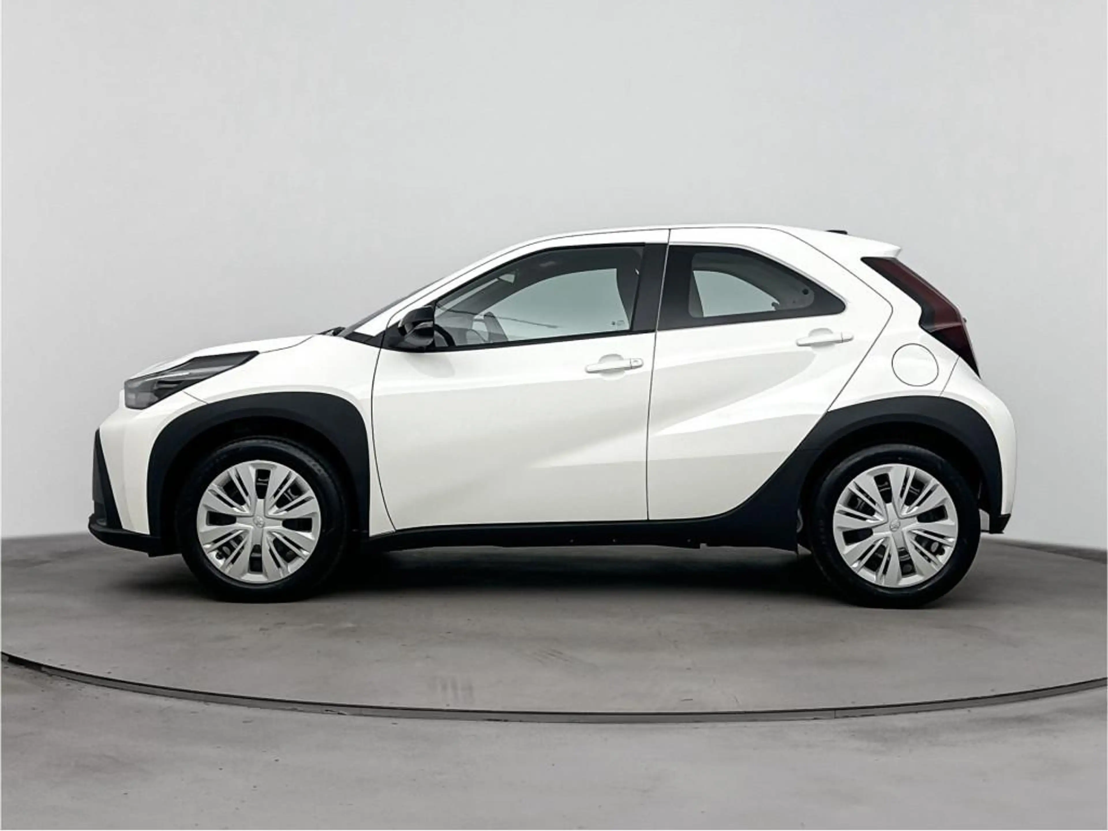 Toyota Aygo X Hybrid 115 play € 1000 inruilpremie, Snel leverbaa — photo 2