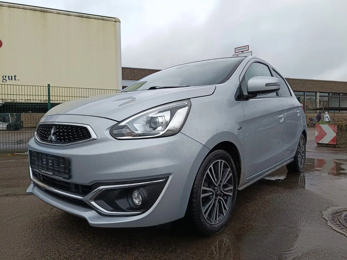 Mitsubishi Space Star Edition 100+ Automatik Silber - 1