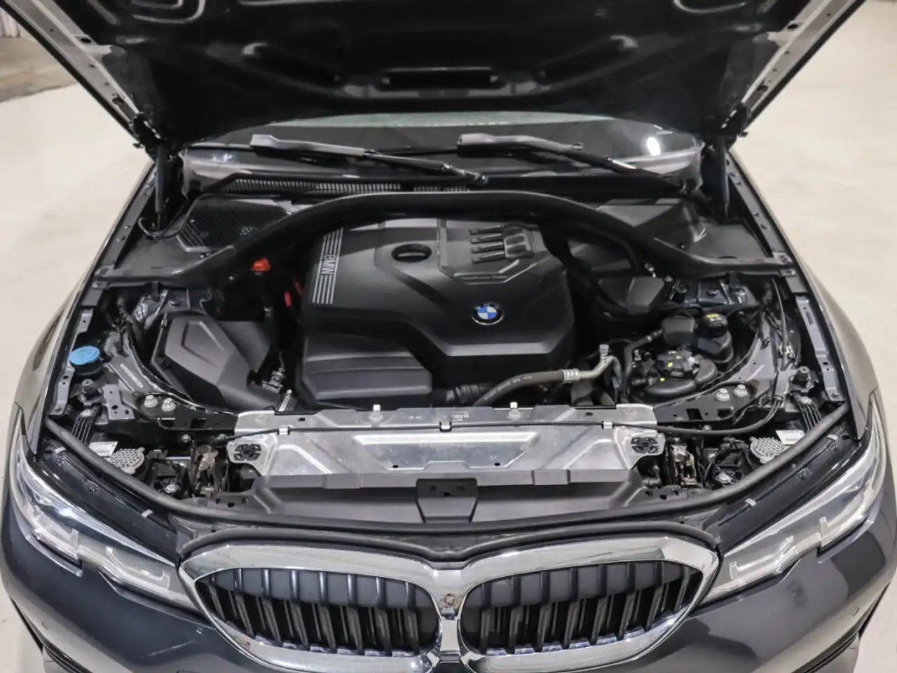 BMW 3 Series photo BMW 3 Series