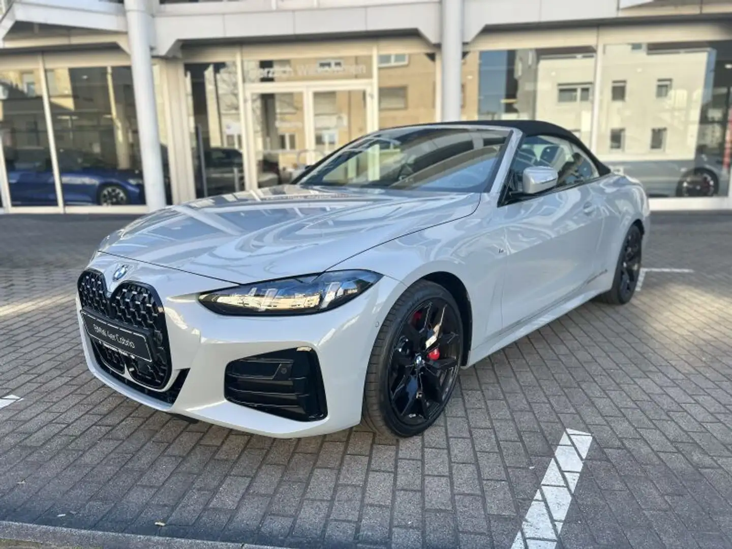 BMW 420 i Cabrio M Sportpaket Grau - 2
