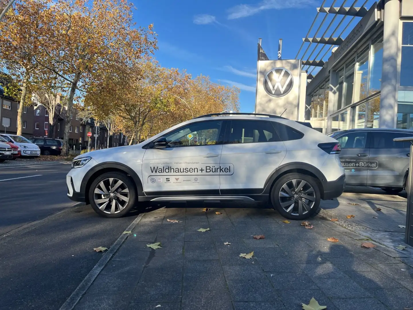 Volkswagen Taigo 1.0 TSI DSG Style Klima Rückfahrkamera Weiß - 2