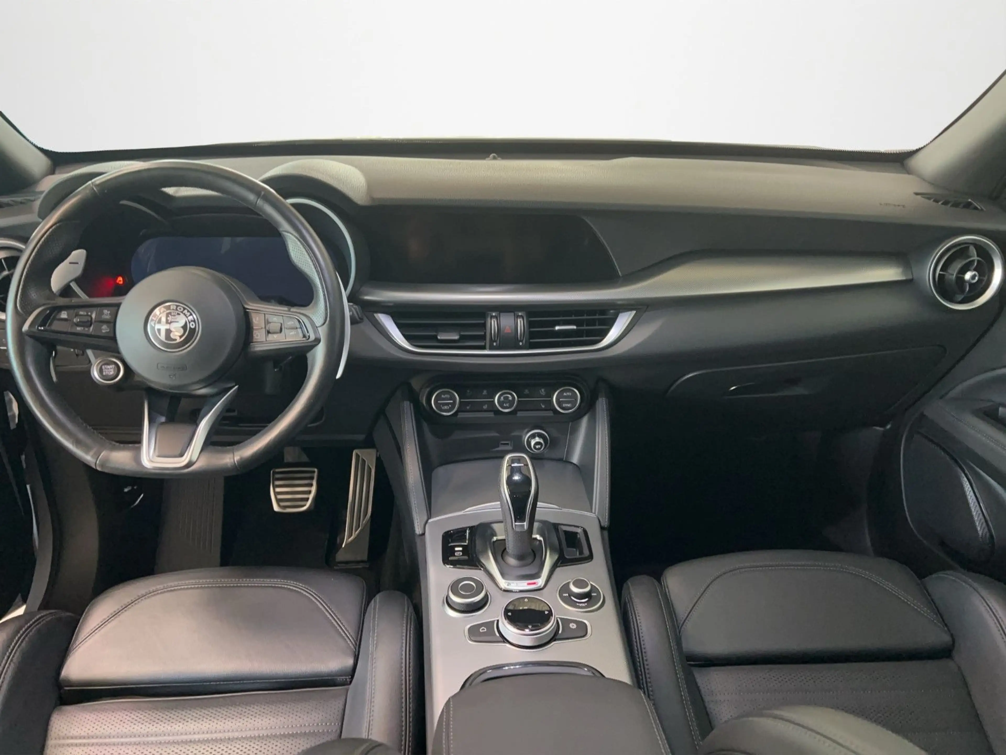 Alfa Romeo Stelvio Veloce Q4 2.2 D Pano+SHZ+Kamera+LED+ACC — photo 12