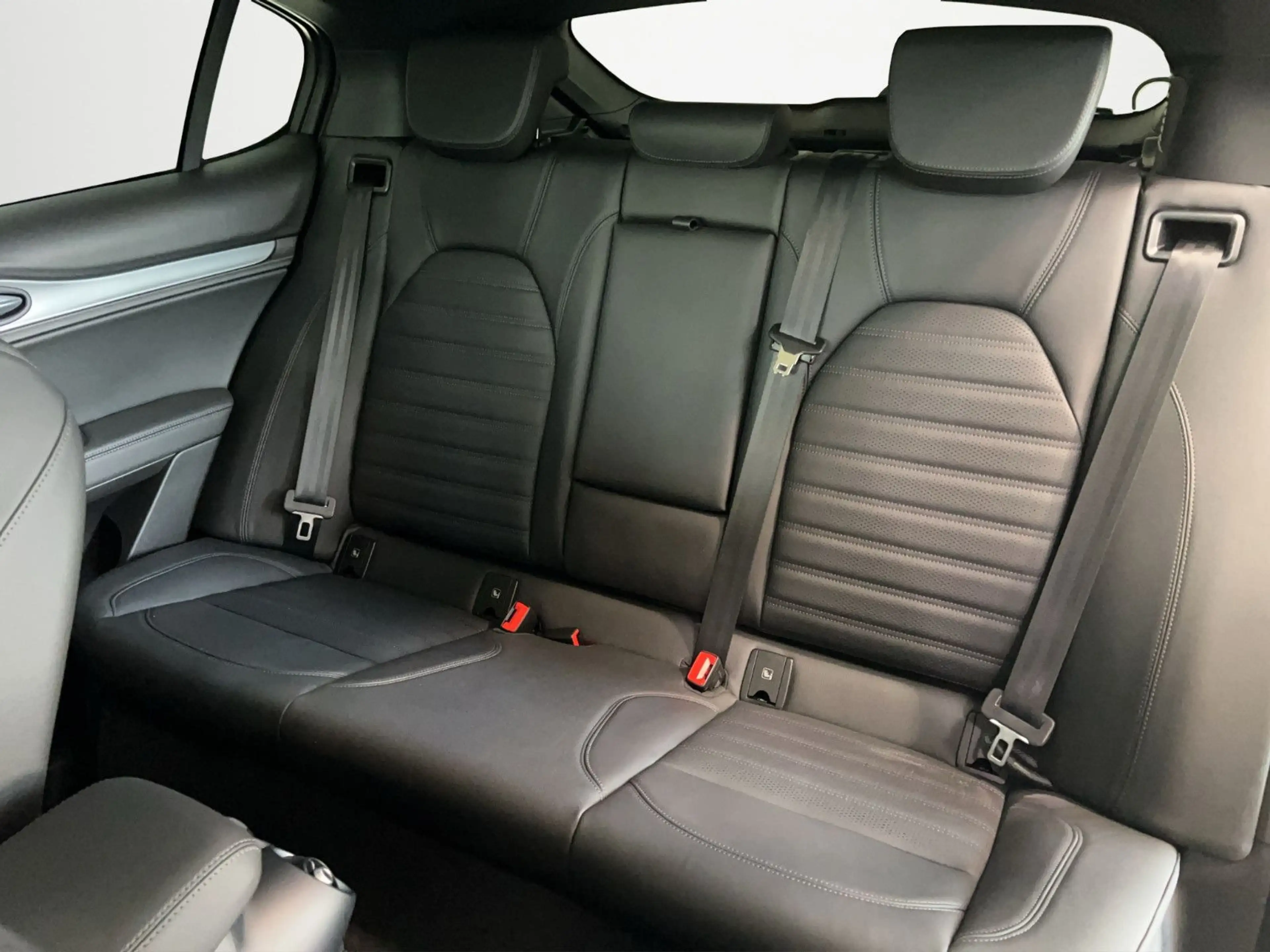 Alfa Romeo Stelvio Veloce Q4 2.2 D Pano+SHZ+Kamera+LED+ACC — photo 11