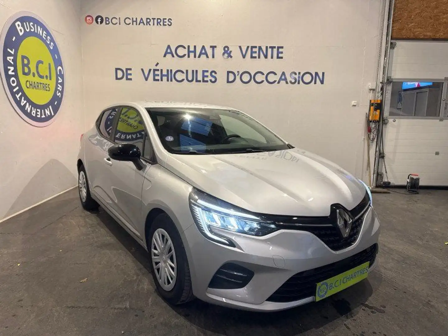 Renault Clio V 1.0 TCE 90CH EQUILIBRE Grau - 2