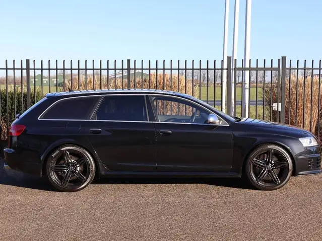 Audi RS6 view 10