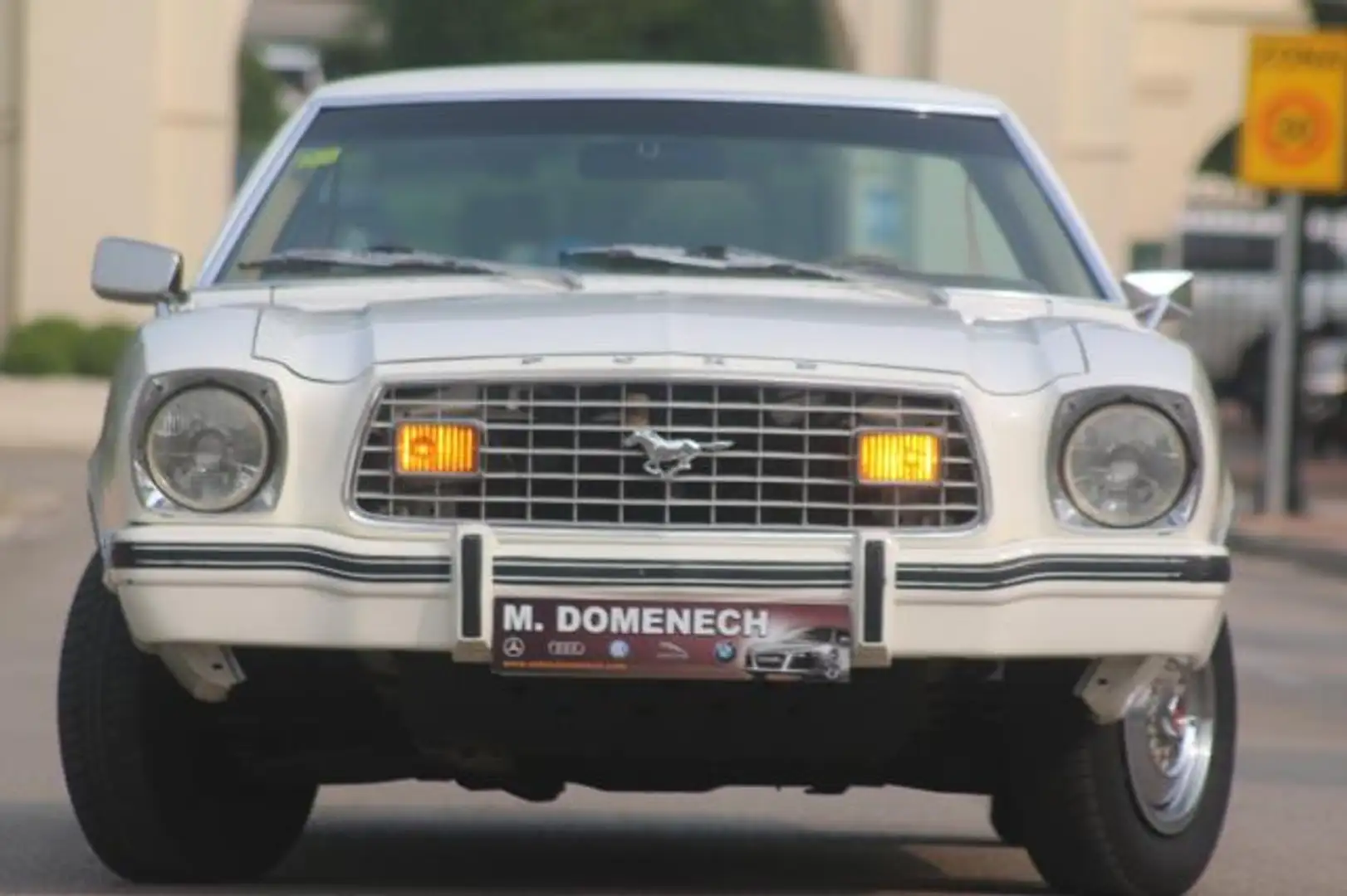 Ford Mustang II Ghia Beige - 2