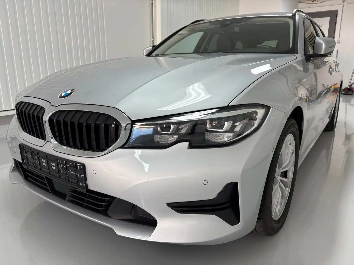 BMW 318 d Touring/LED/Navi/ACC Silber - 1