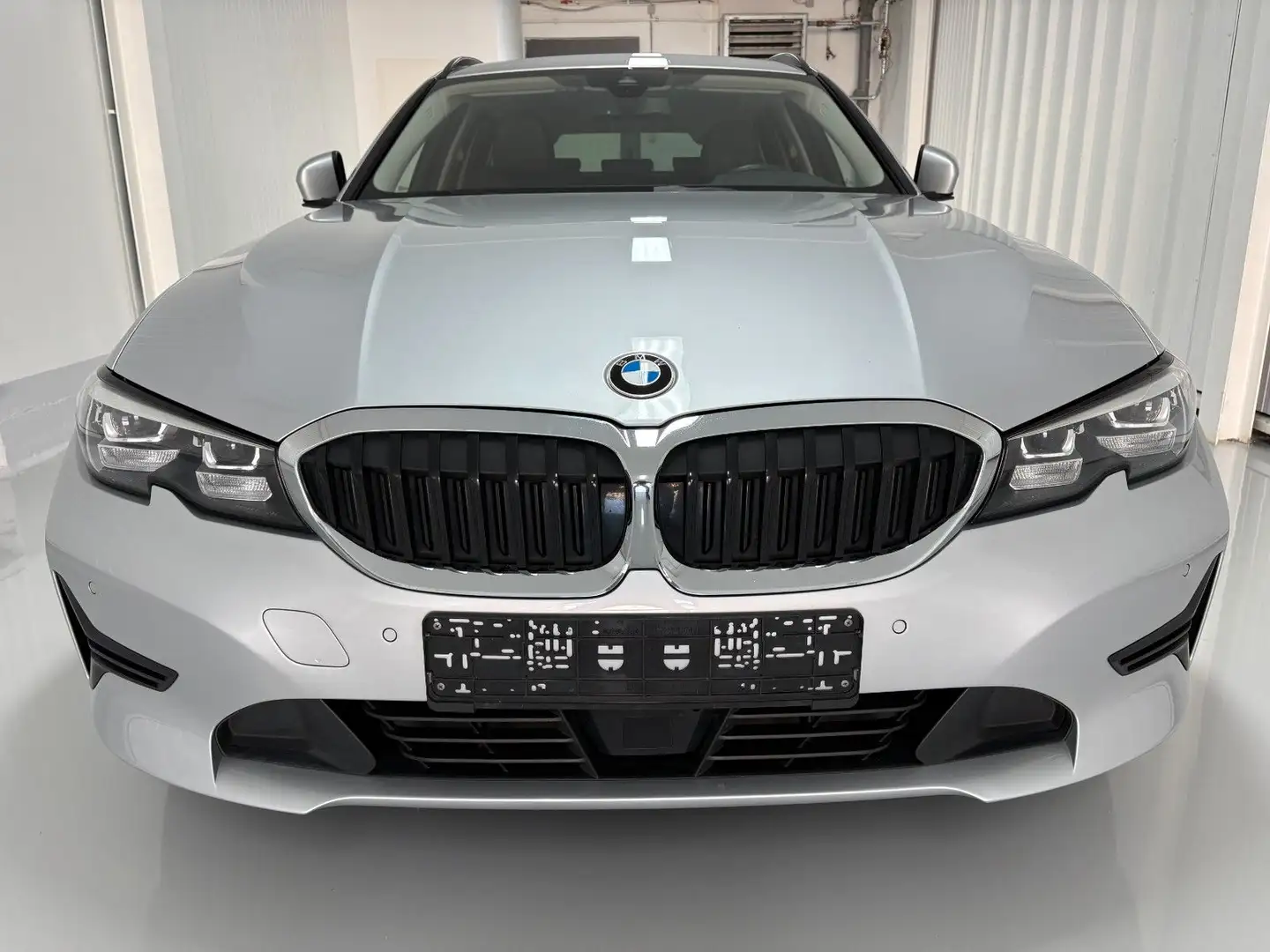BMW 318 d Touring/LED/Navi/ACC Silber - 2