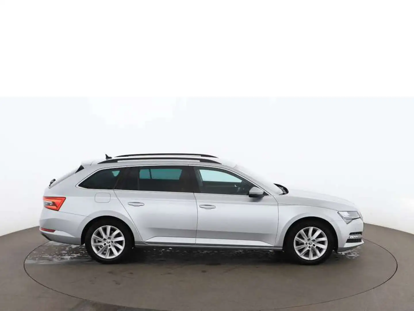 Skoda Superb Combi 2.0 TDI Style Aut LED RADAR NAVI Silber - 2