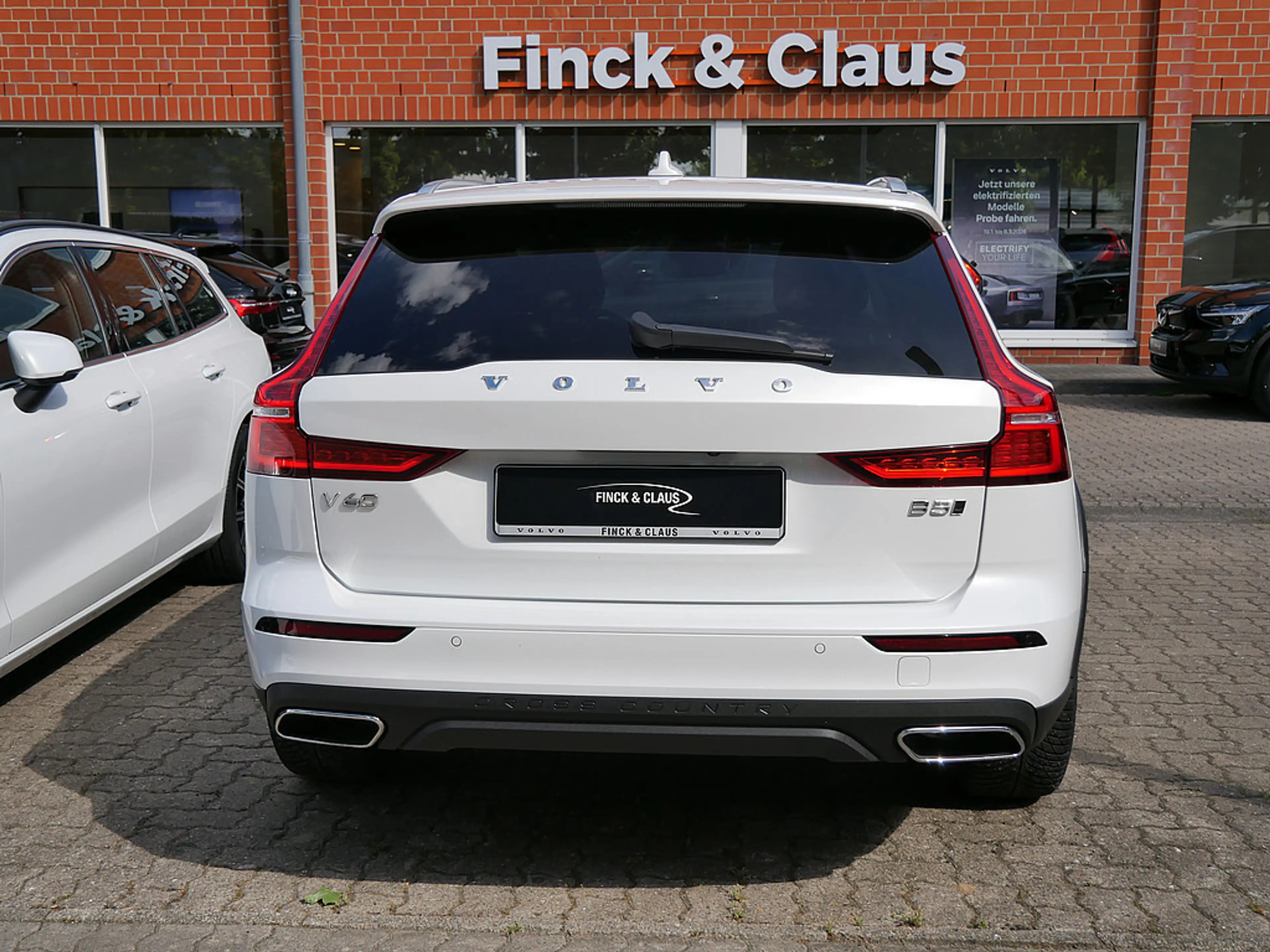 Volvo V60 Cross Country B5 AWD Pro — photo 5