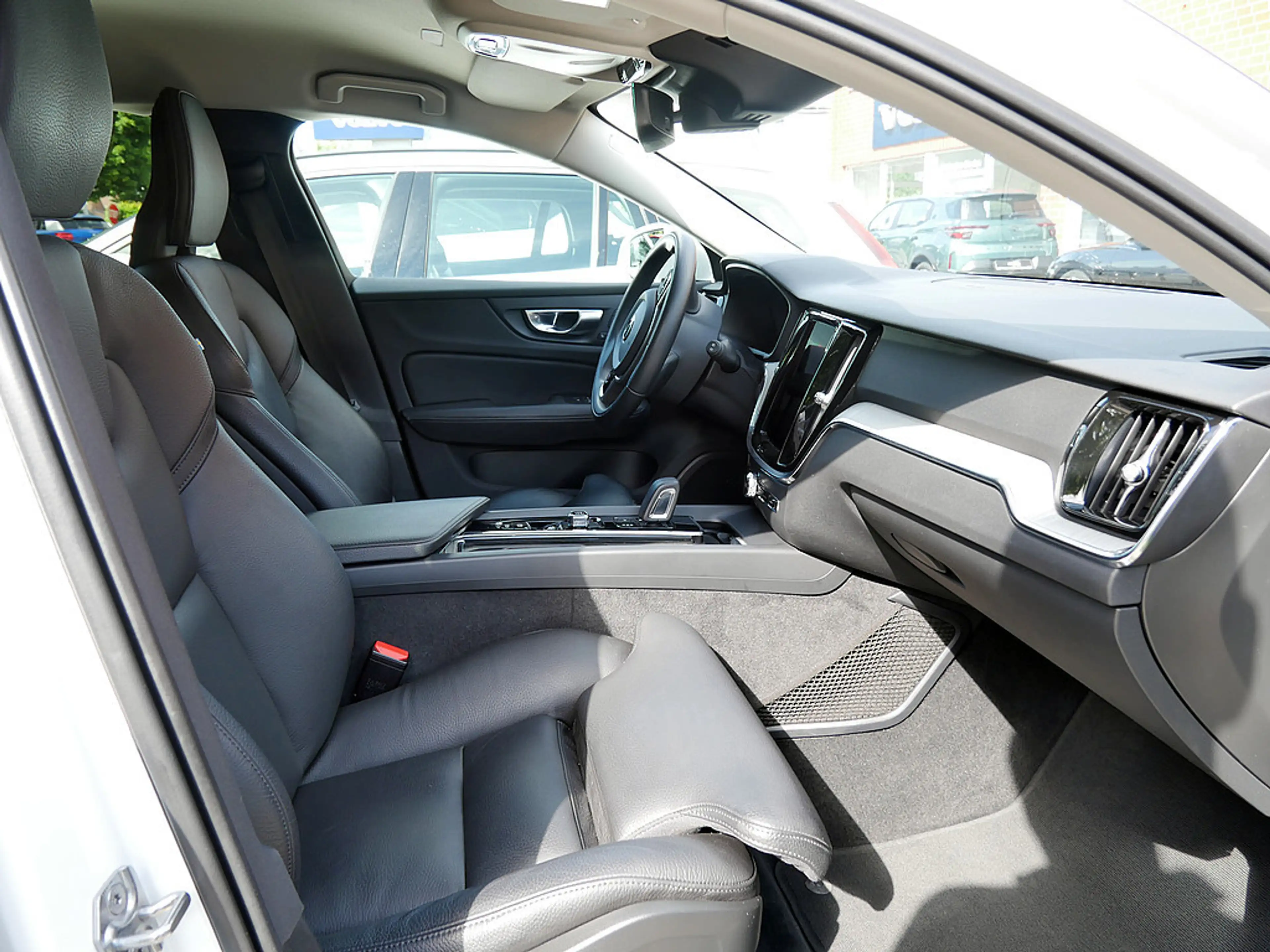 Volvo V60 Cross Country B5 AWD Pro — photo 7