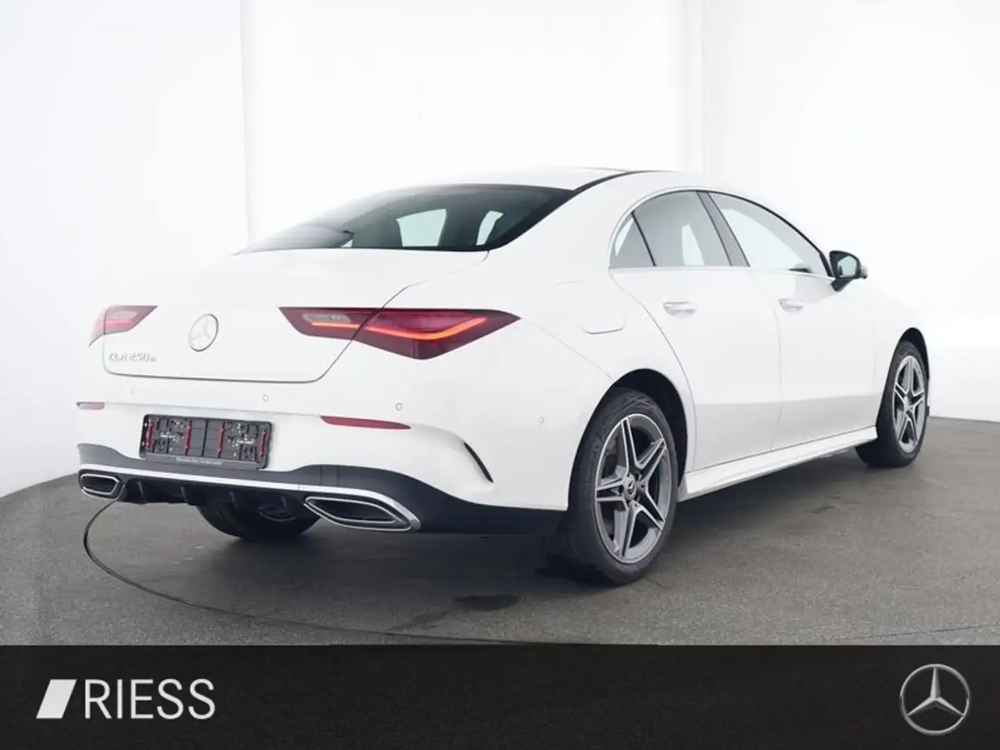 Mercedes-Benz CLA 250 e Cp AMG ADV+ AHK PANO 360 MULTI DISTRON Blanco - 2