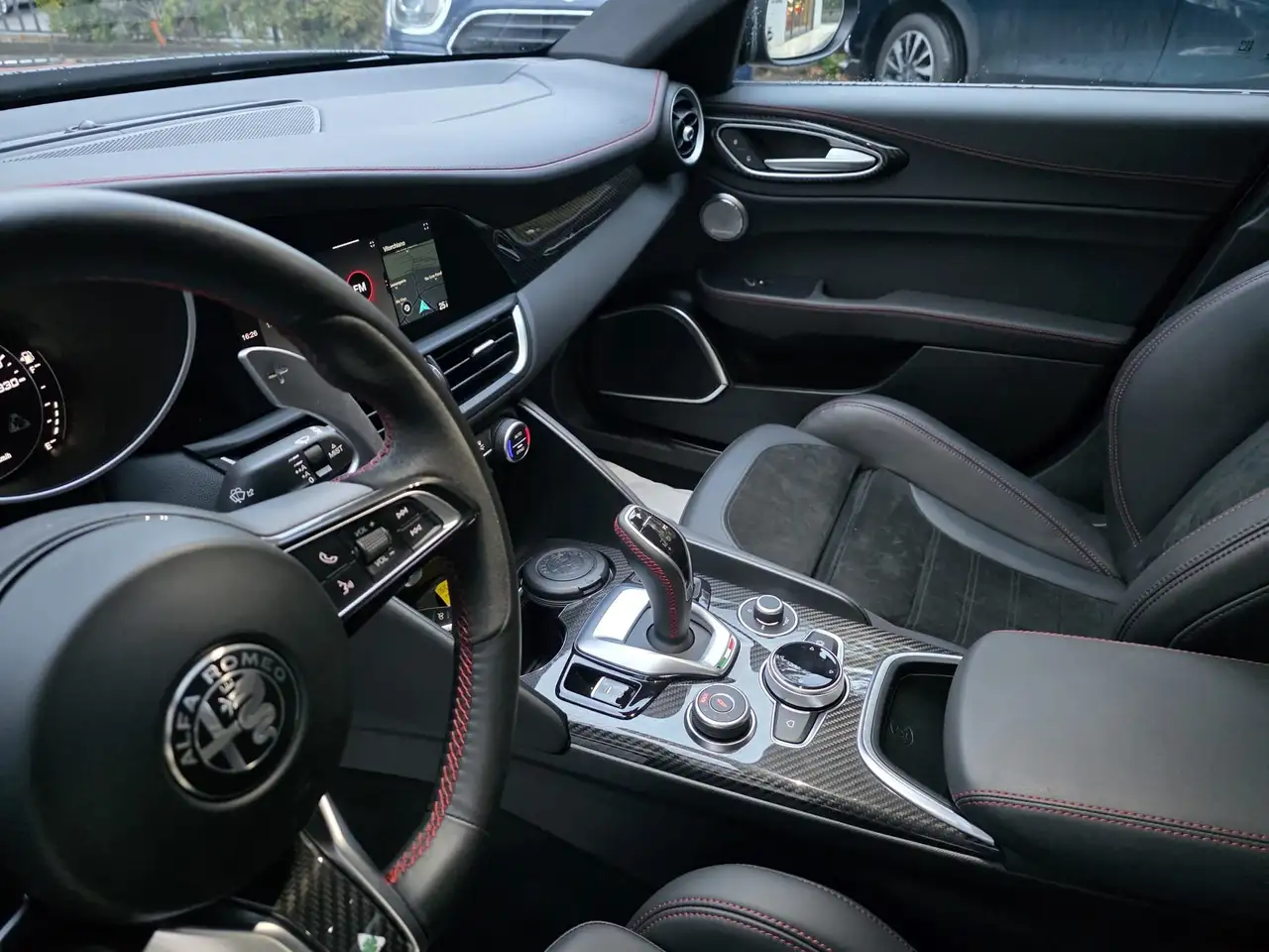 Alfa Romeo Giulia 2021 — фото 12
