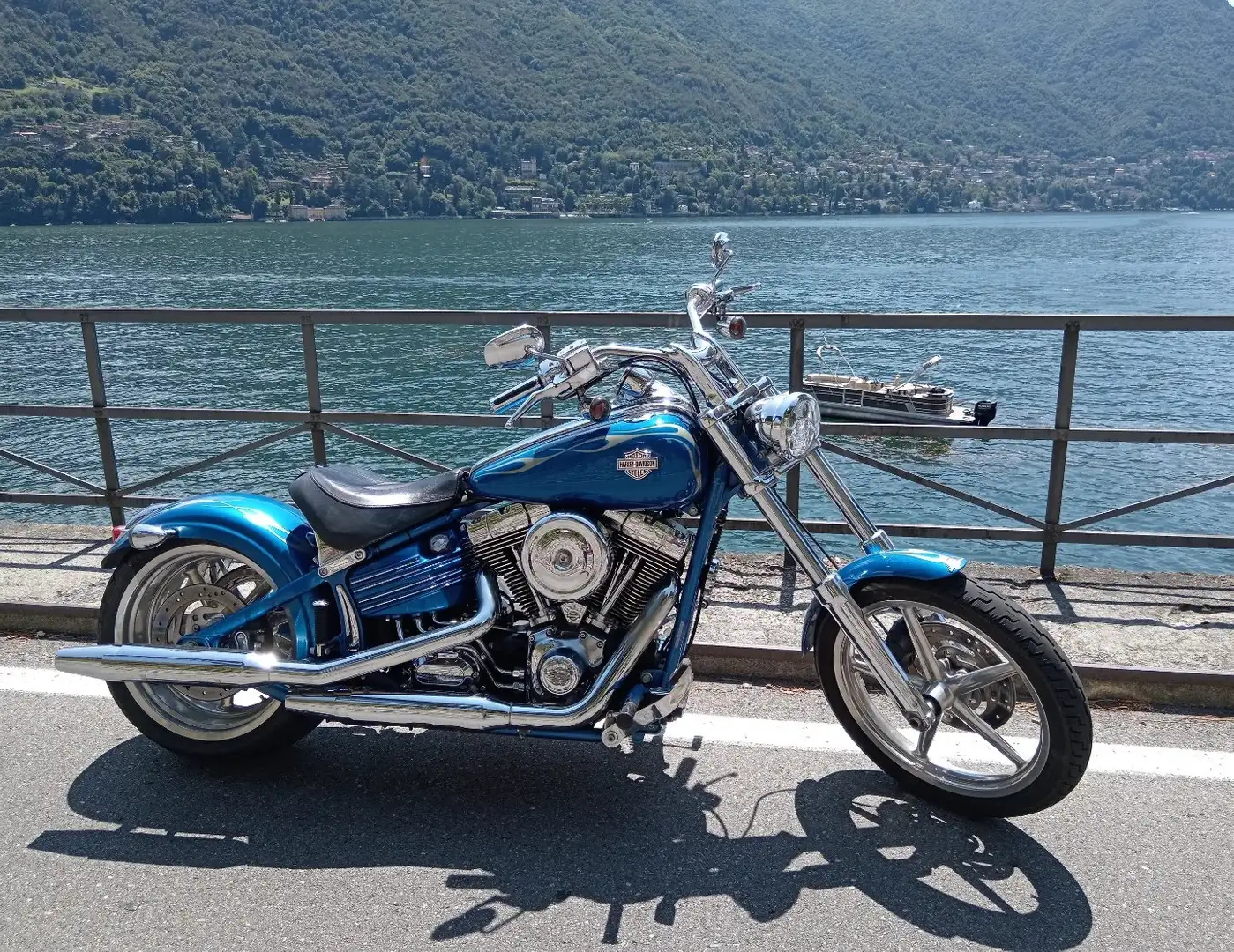Harley-Davidson Rocker C 1600 cc 6 marce FXCWC Bleu - 1