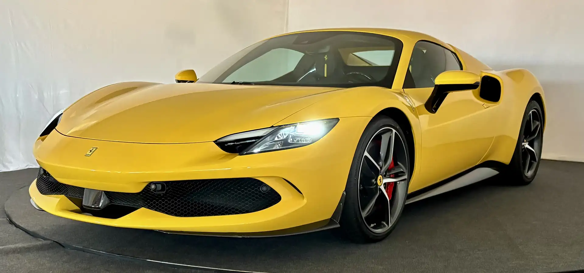 Ferrari 296 GTS CARBON SCHWELLER RACING SITZ MATRIX SPIDER Yellow - 1