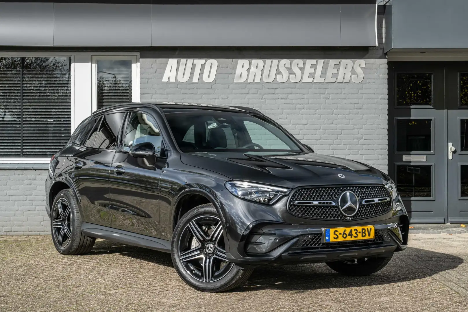 Mercedes-Benz GLC 300 300e 4MATIC AMG Line Orig. NL Dealer onderhouden! Grau - 1