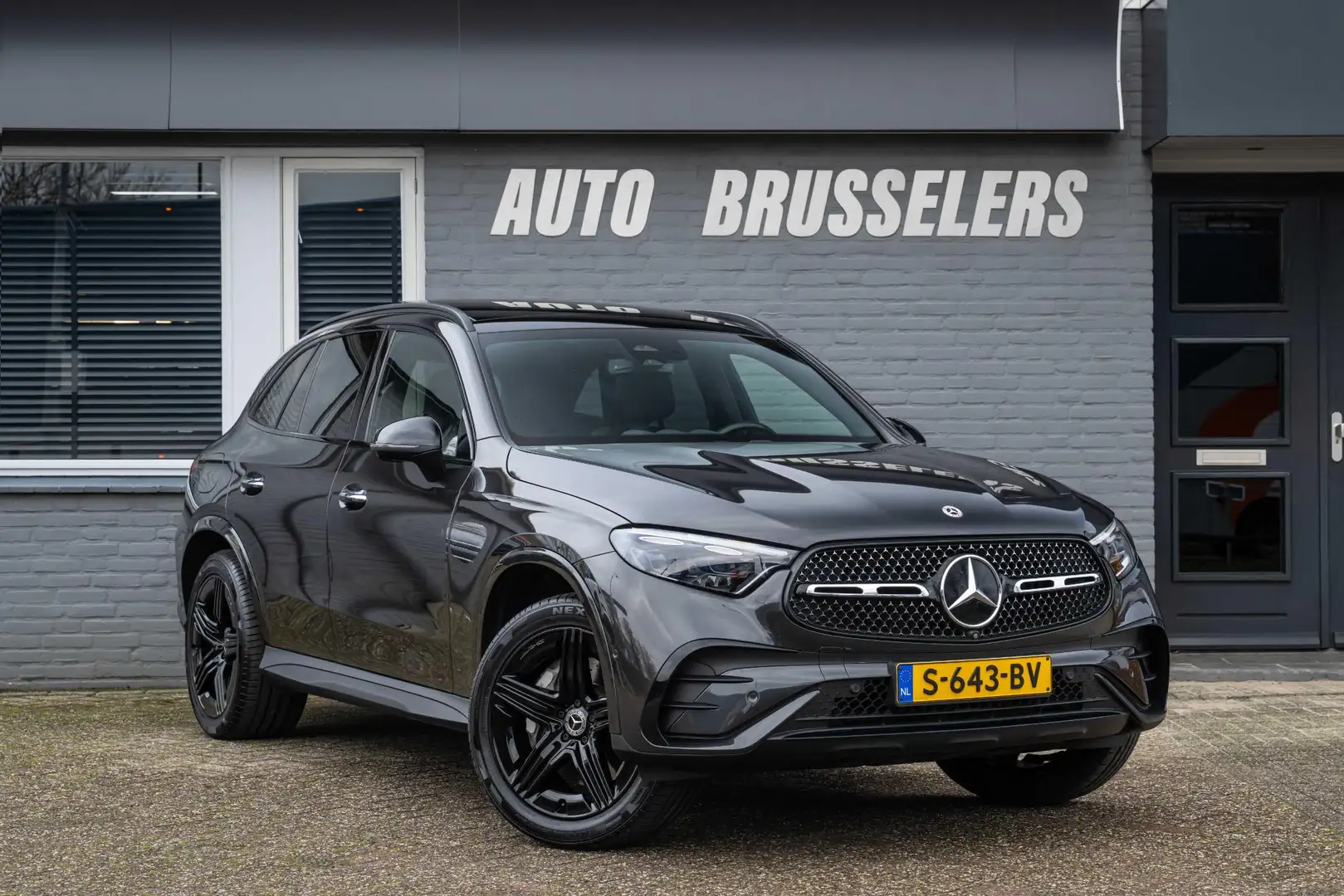 Mercedes-Benz GLC 300 300e 4MATIC AMG Line Orig. NL Dealer onderhouden! Gri - 1