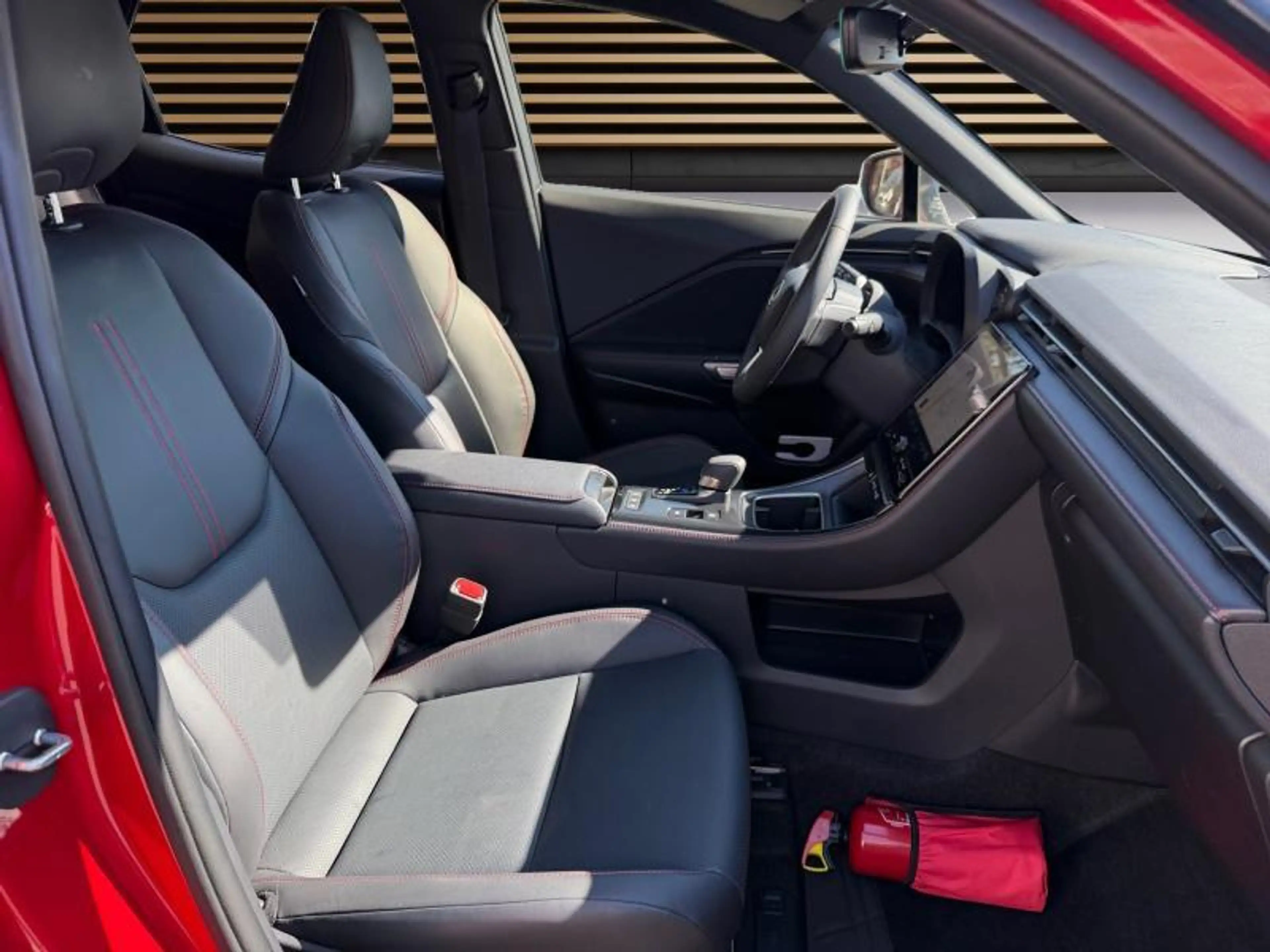 Lexus LBX Emotion — photo 11