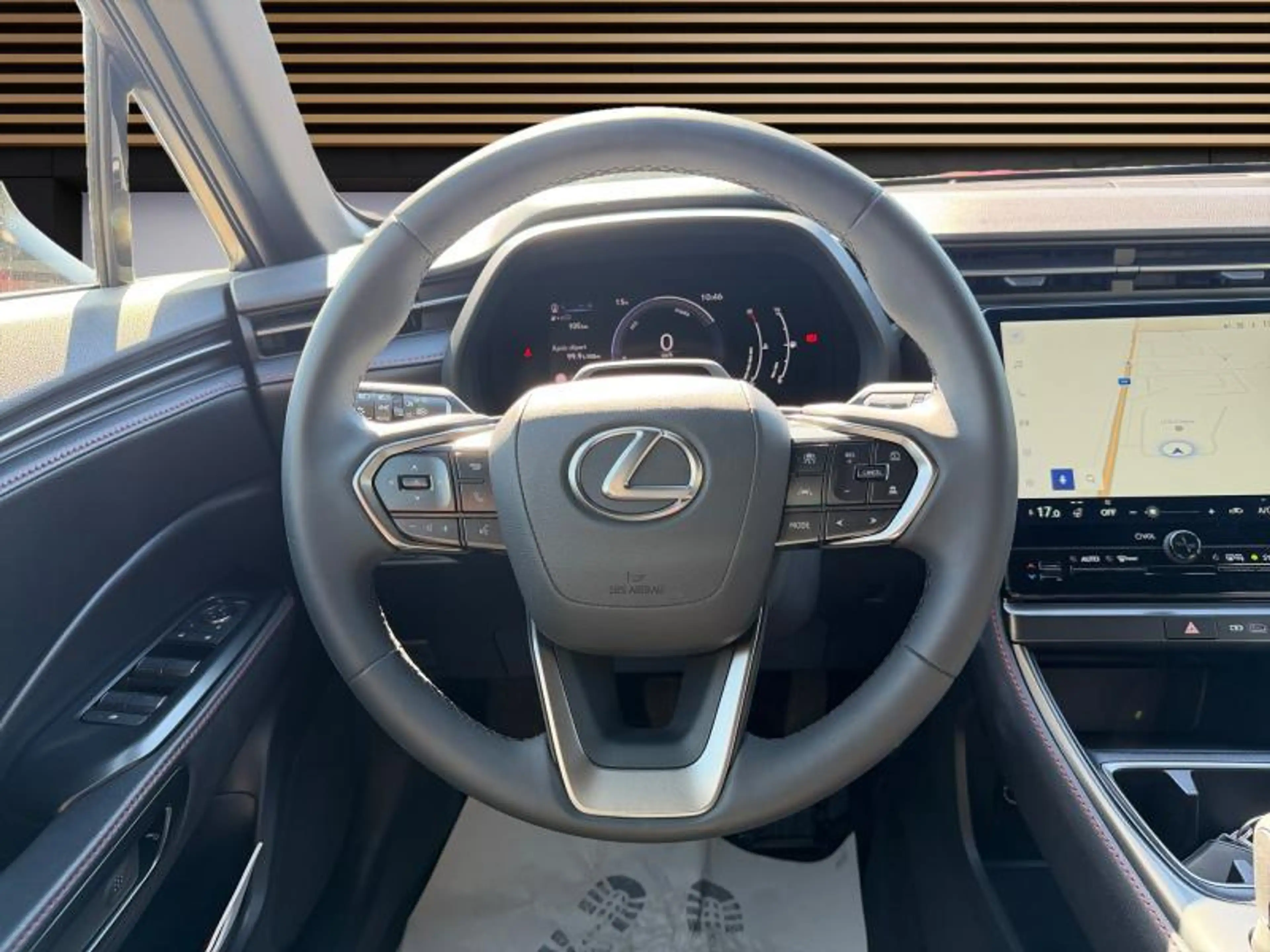 Lexus LBX Emotion — photo 15