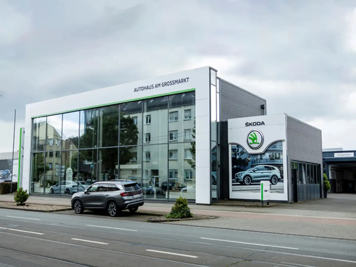 Skoda Kamiq Drive 1.0 TSI Totwinkel ACC Matrix El.Heckklappe S Schwarz - 1