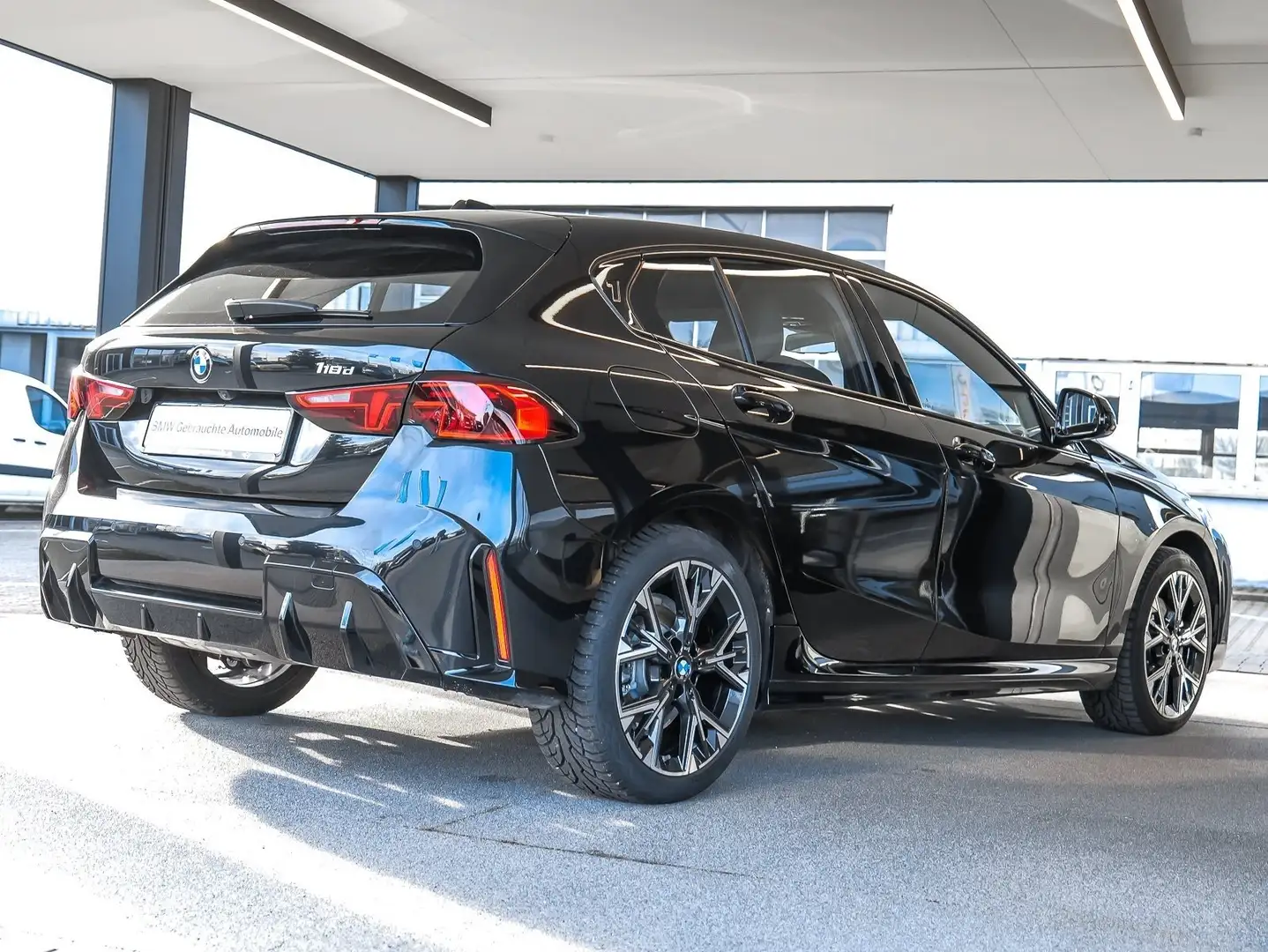 BMW 118 d M Sport RFK NAVI LED PDC V+H DAB Parkass. Schwarz - 2