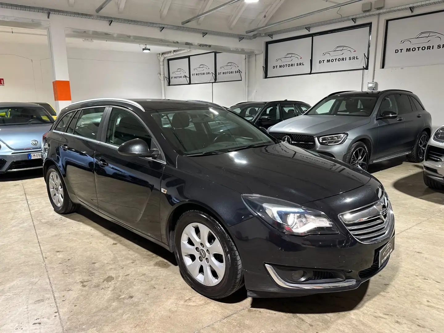 Opel Insignia 2.0 CDTI Sports Tourer - UNICO PROP. - NAVI Schwarz - 1