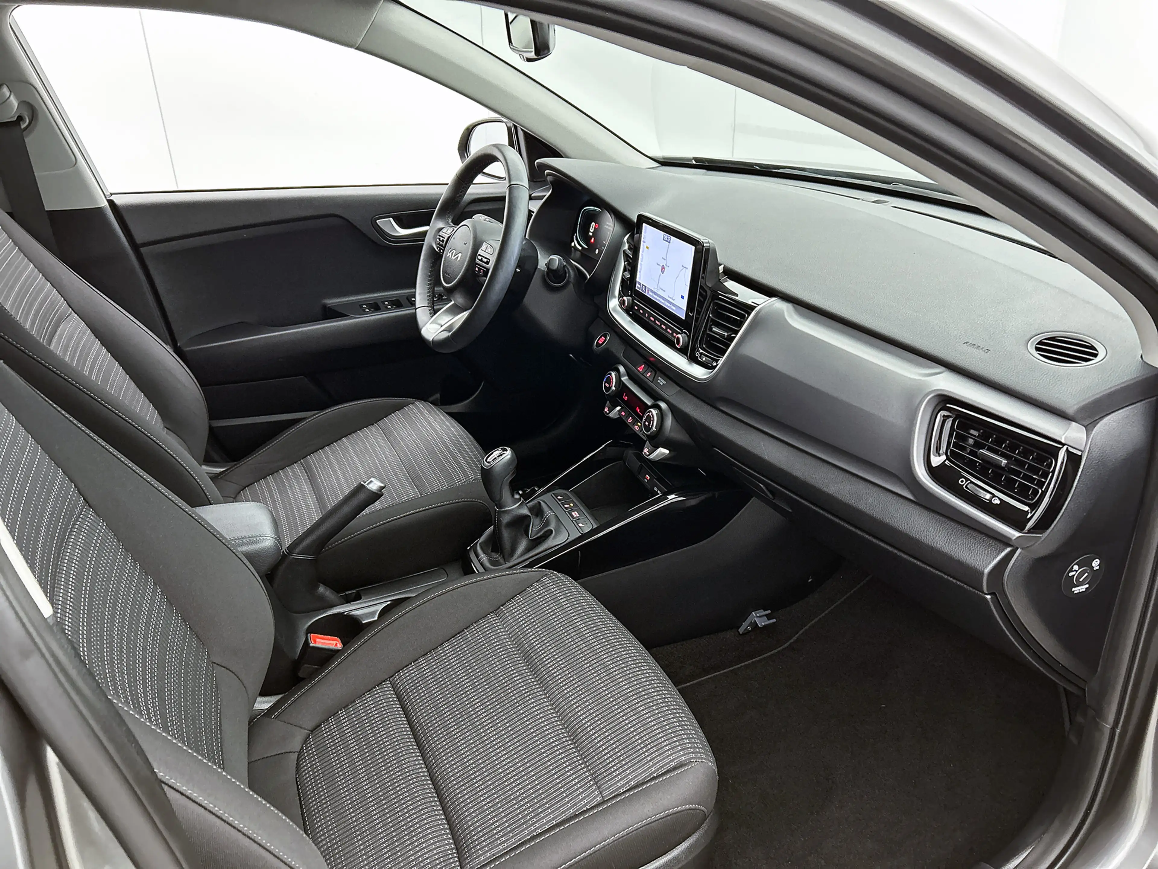 Kia Stonic 1.0 T-GDi MHEV DynamicPlusLine | Climate Control | — photo 6