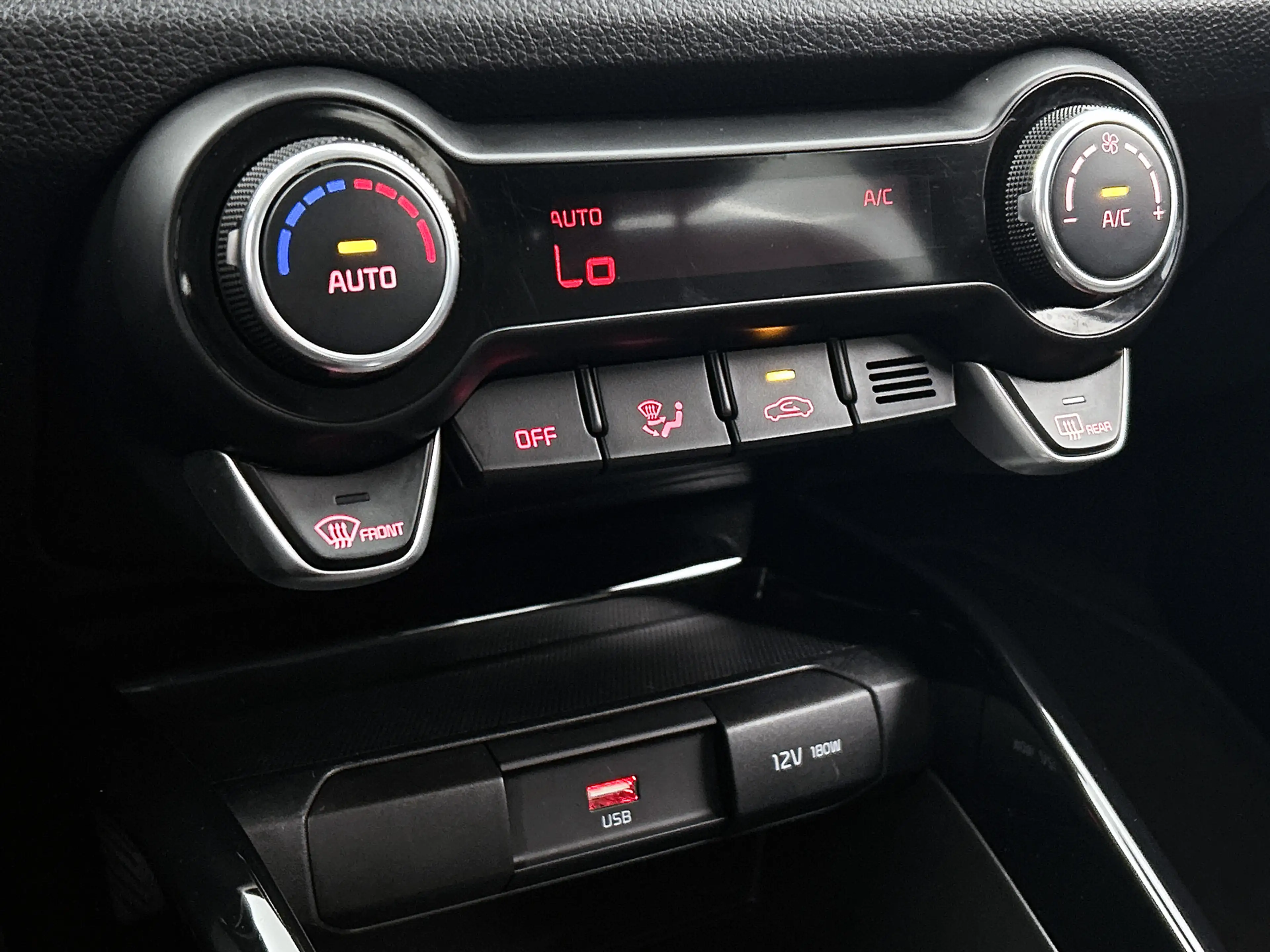 Kia Stonic 1.0 T-GDi MHEV DynamicPlusLine | Climate Control | — photo 10