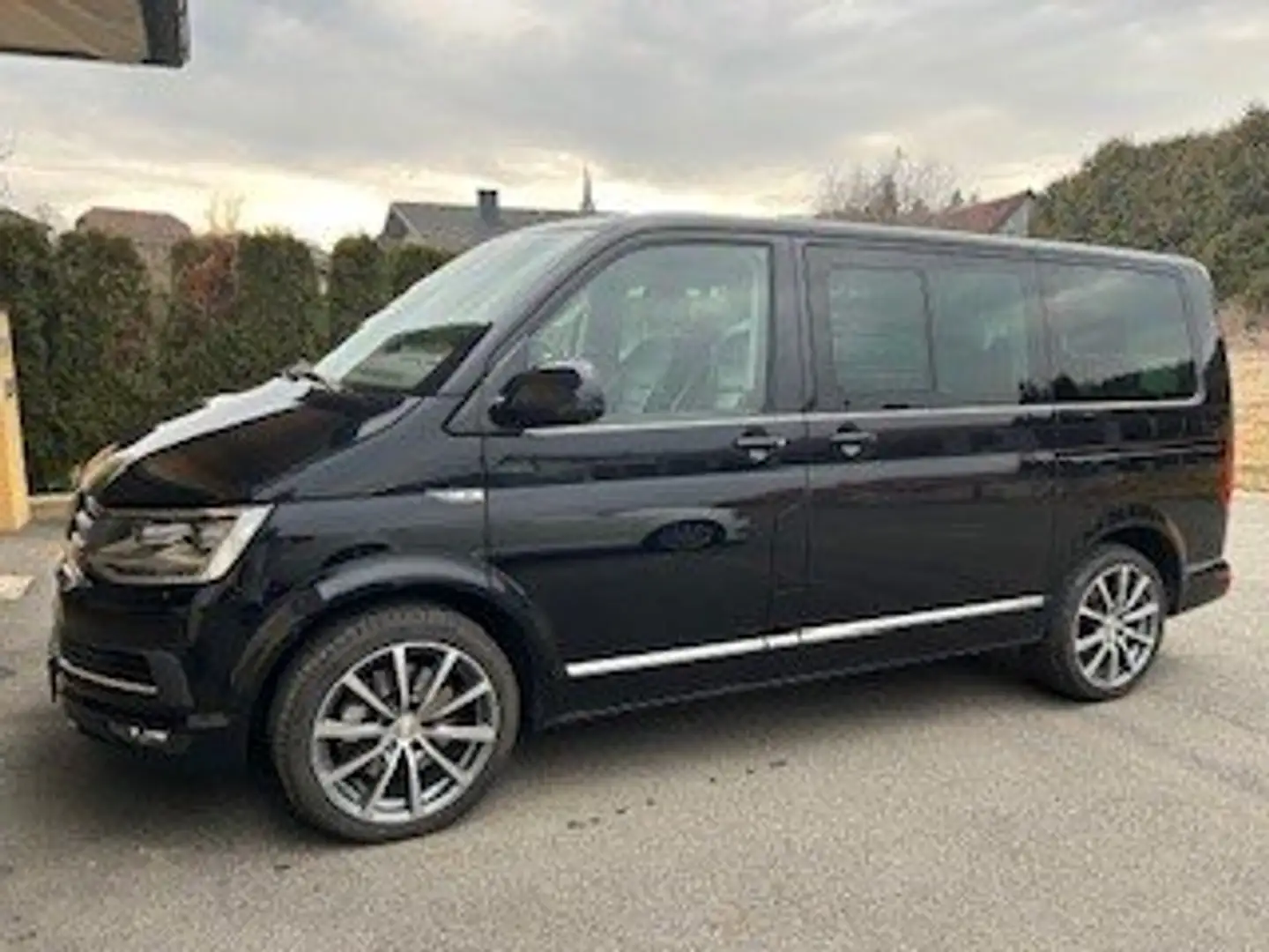 Volkswagen T6 Multivan Highline+2,0+TDI+4Motion+BMT+DSG Schwarz - 1