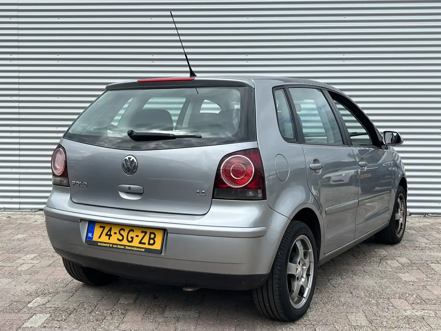 Volkswagen Polo 1.4-16V Turijn | Nieuw Binnen! | Airco | APK 05-02 Grijs - 2