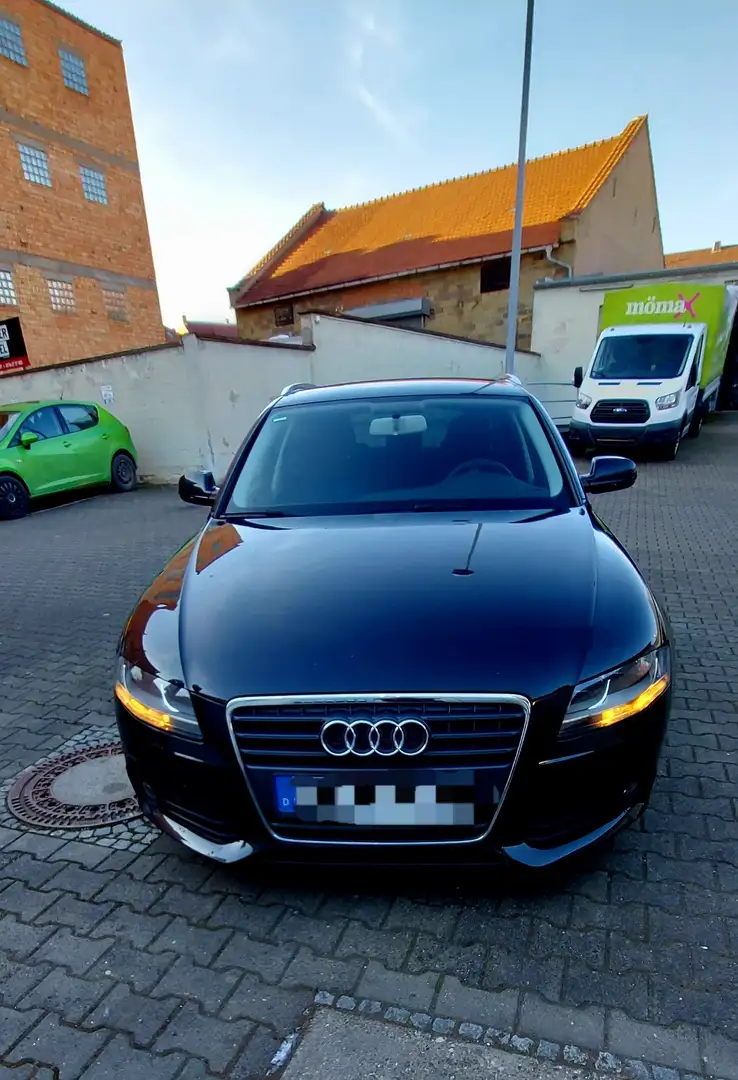 Audi A4 Attraction Schwarz - 1