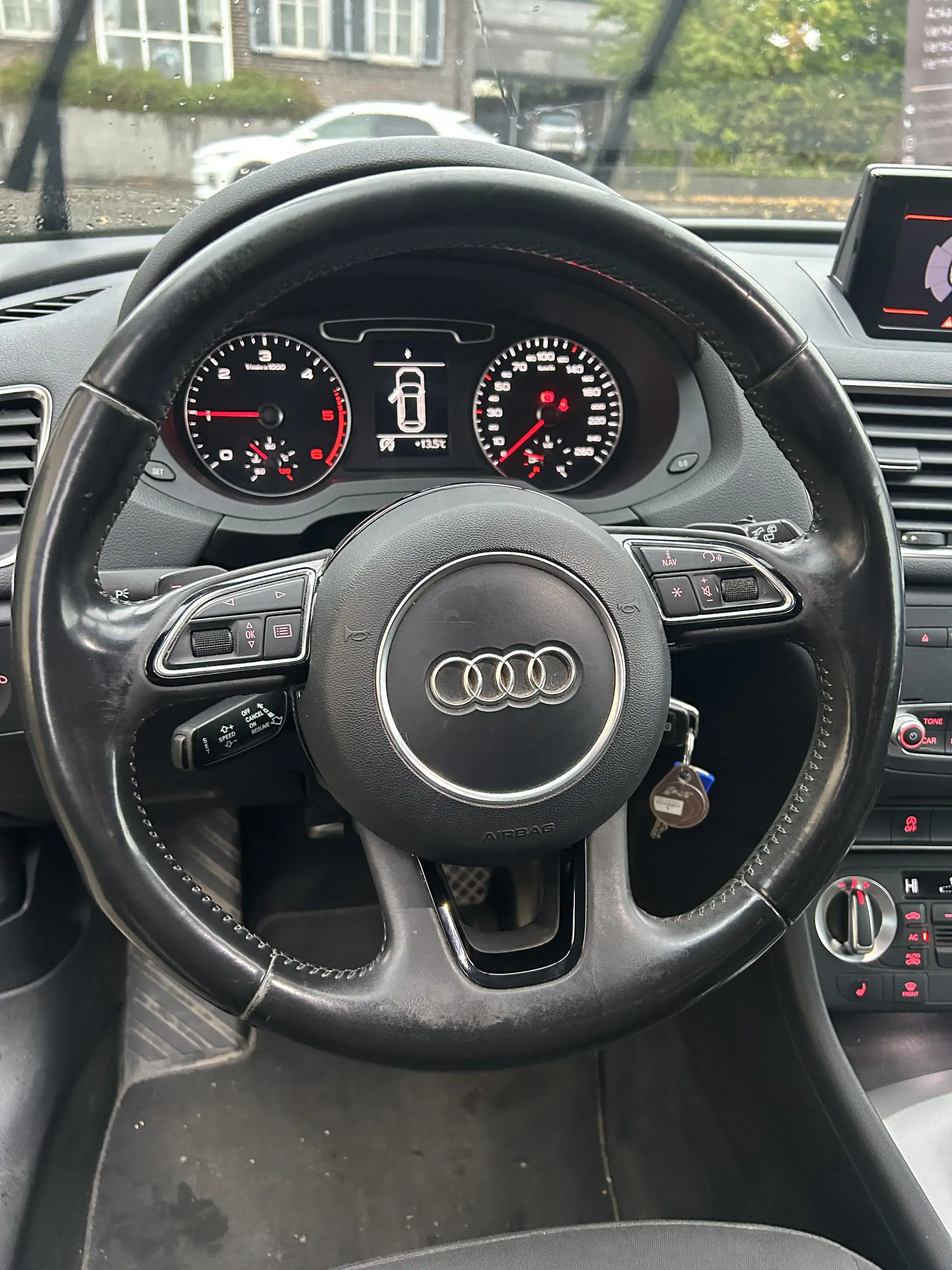 Audi Q3 2,0 TDI quattro DPF S-tronic — photo 8