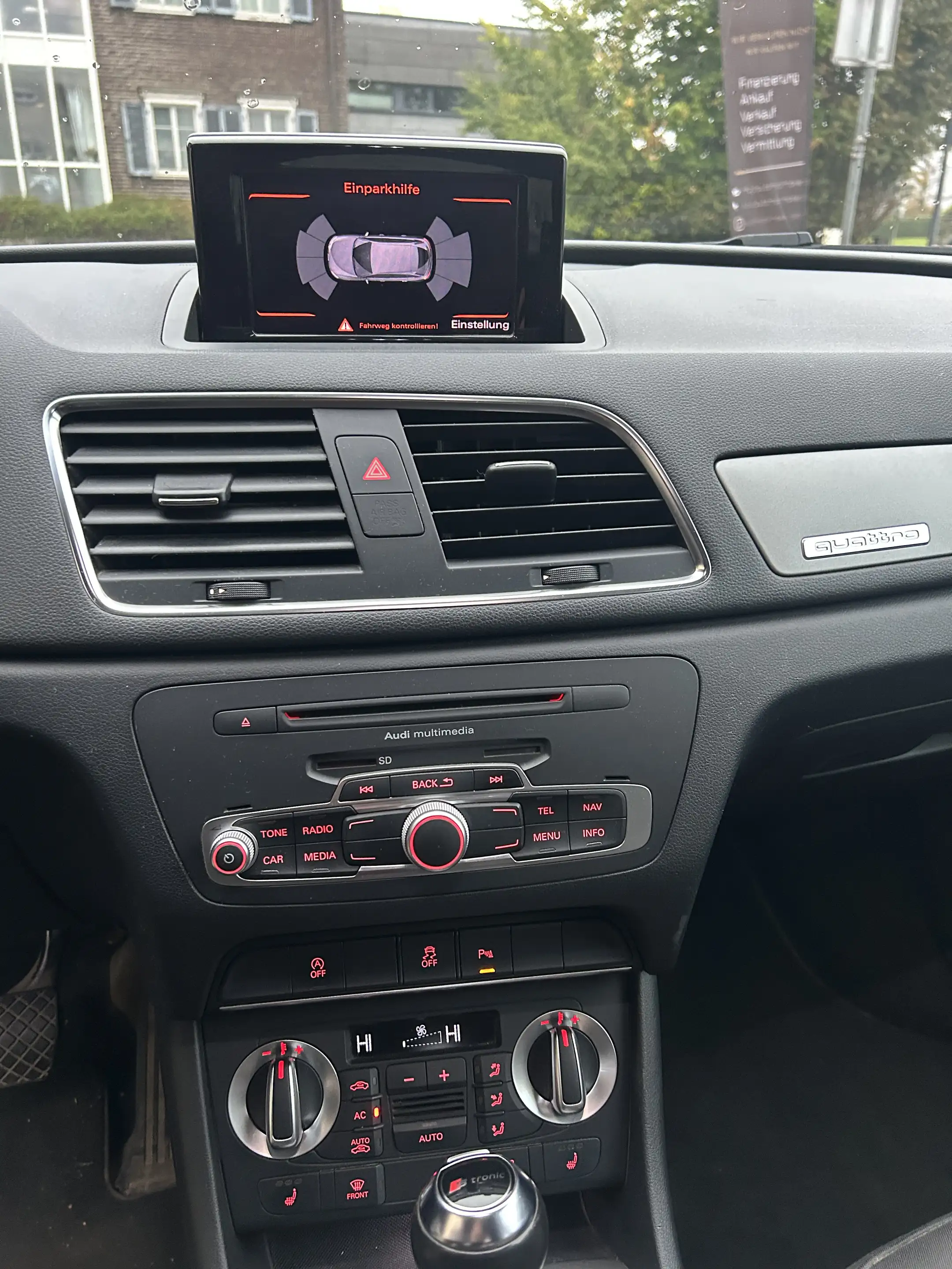 Audi Q3 2,0 TDI quattro DPF S-tronic — photo 9