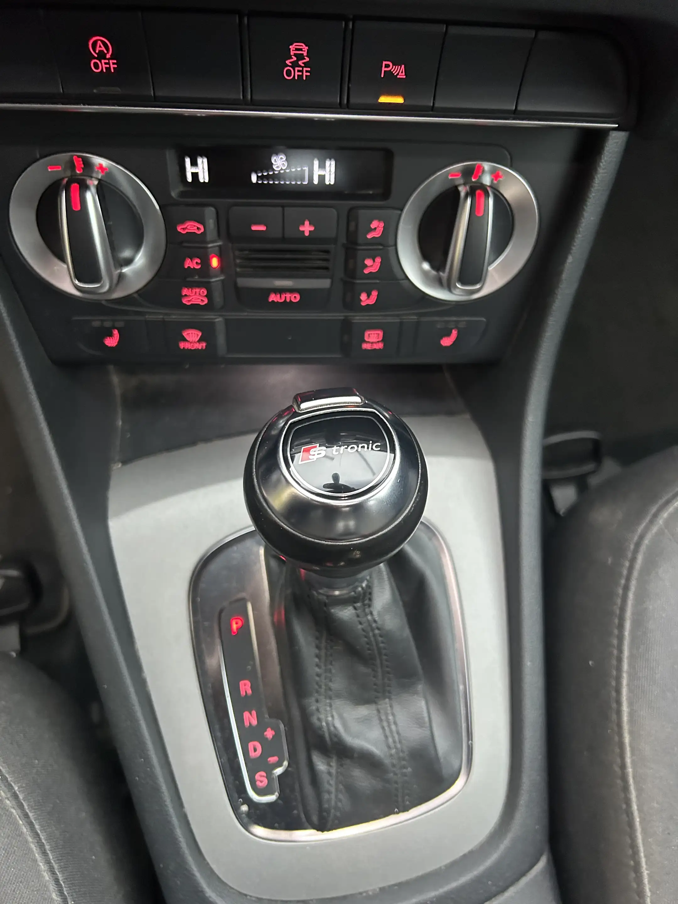 Audi Q3 2,0 TDI quattro DPF S-tronic — photo 13
