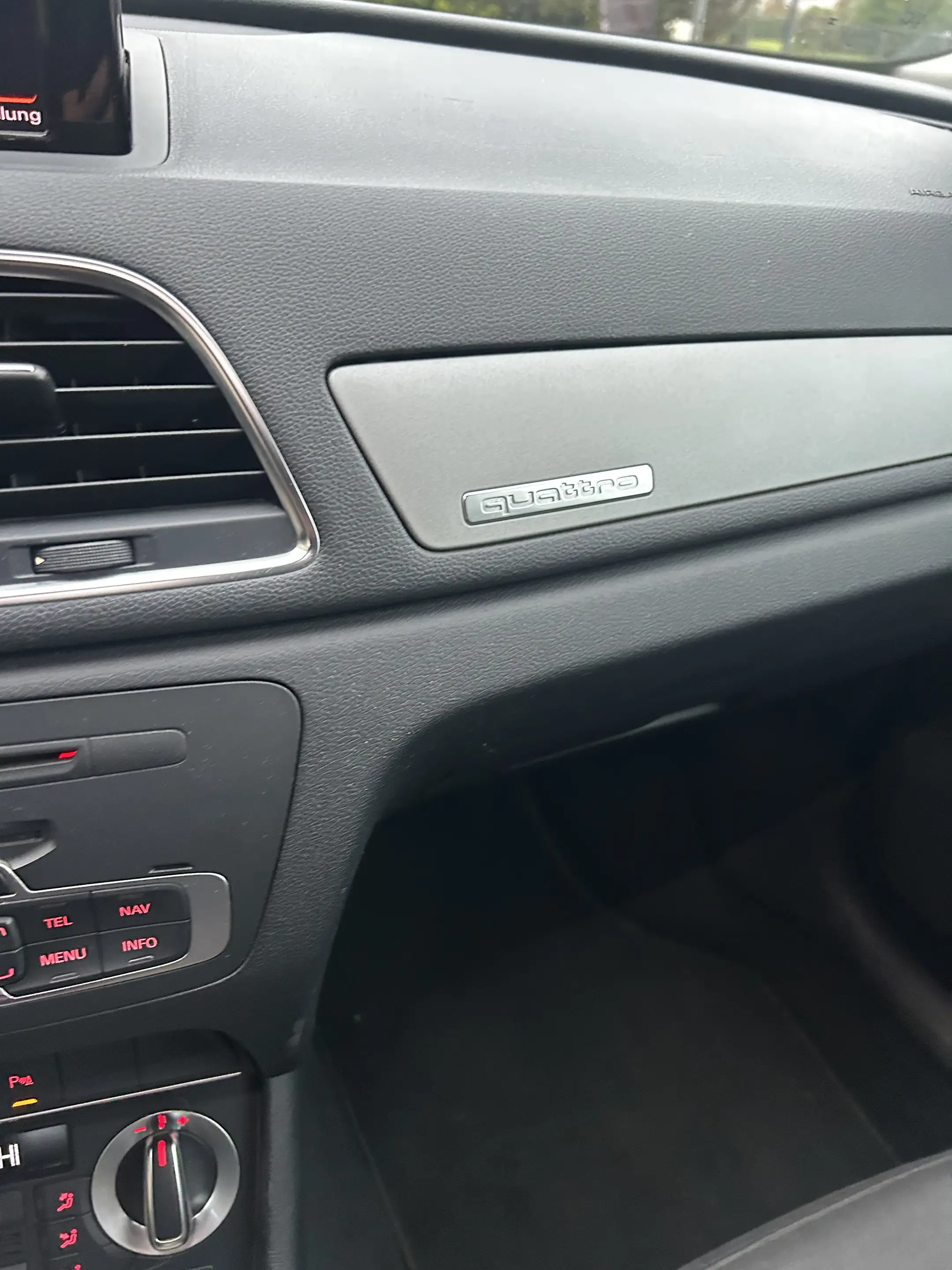 Audi Q3 2,0 TDI quattro DPF S-tronic — photo 11