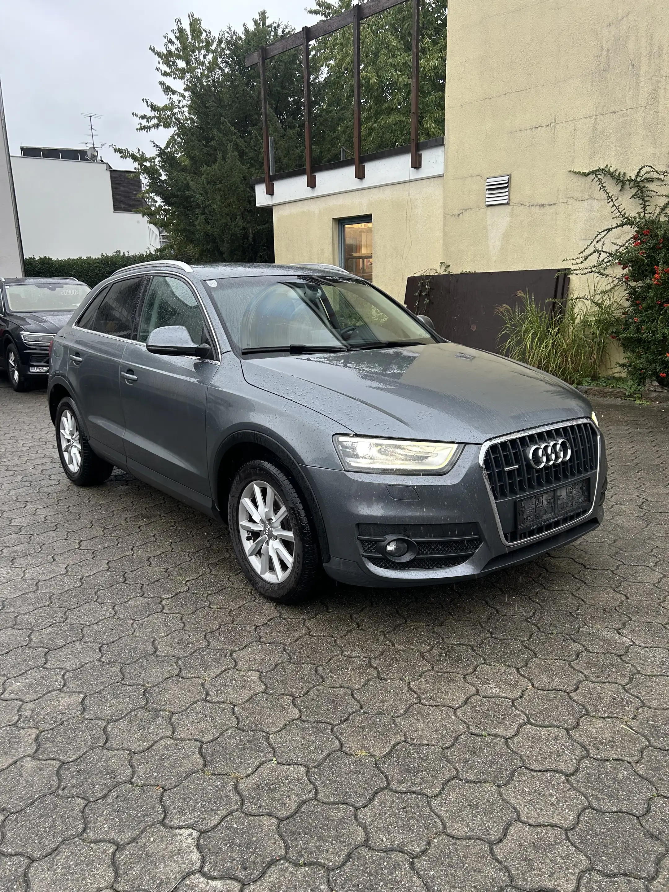 Audi Q3 2,0 TDI quattro DPF S-tronic — photo 2