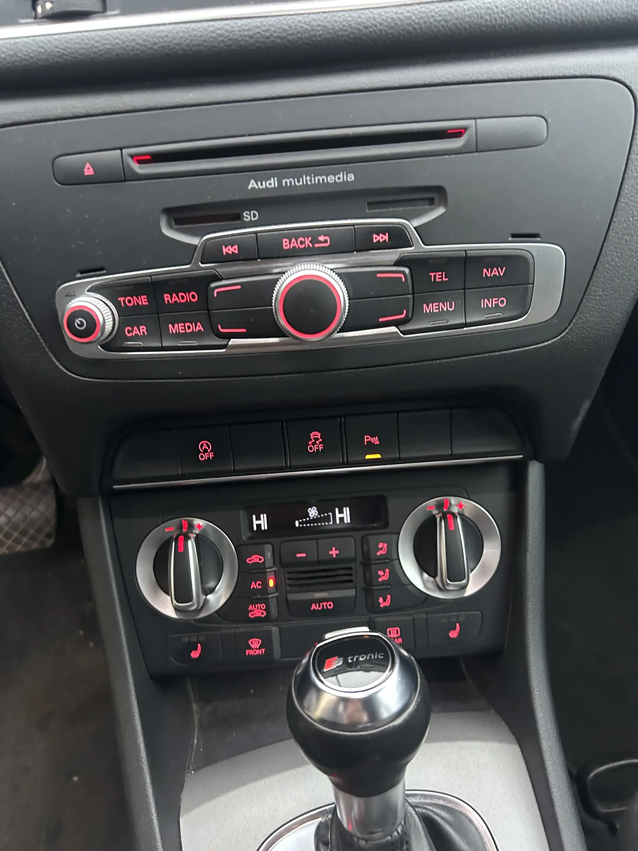 Audi Q3 2,0 TDI quattro DPF S-tronic — photo 10