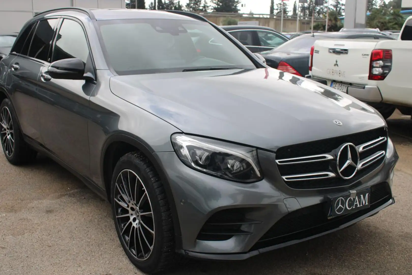 Mercedes-Benz GLC 250 d 4Matic Premium Gris - 2
