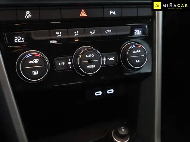 Volkswagen T-Roc view 15