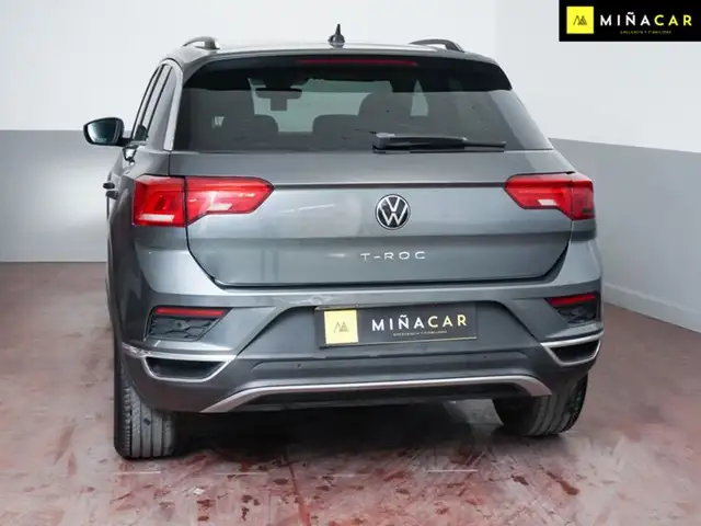 Volkswagen T-Roc view 3