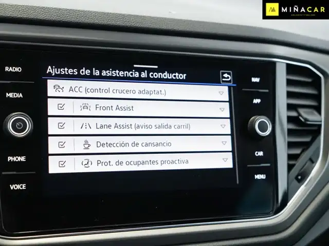 Volkswagen T-Roc view 12