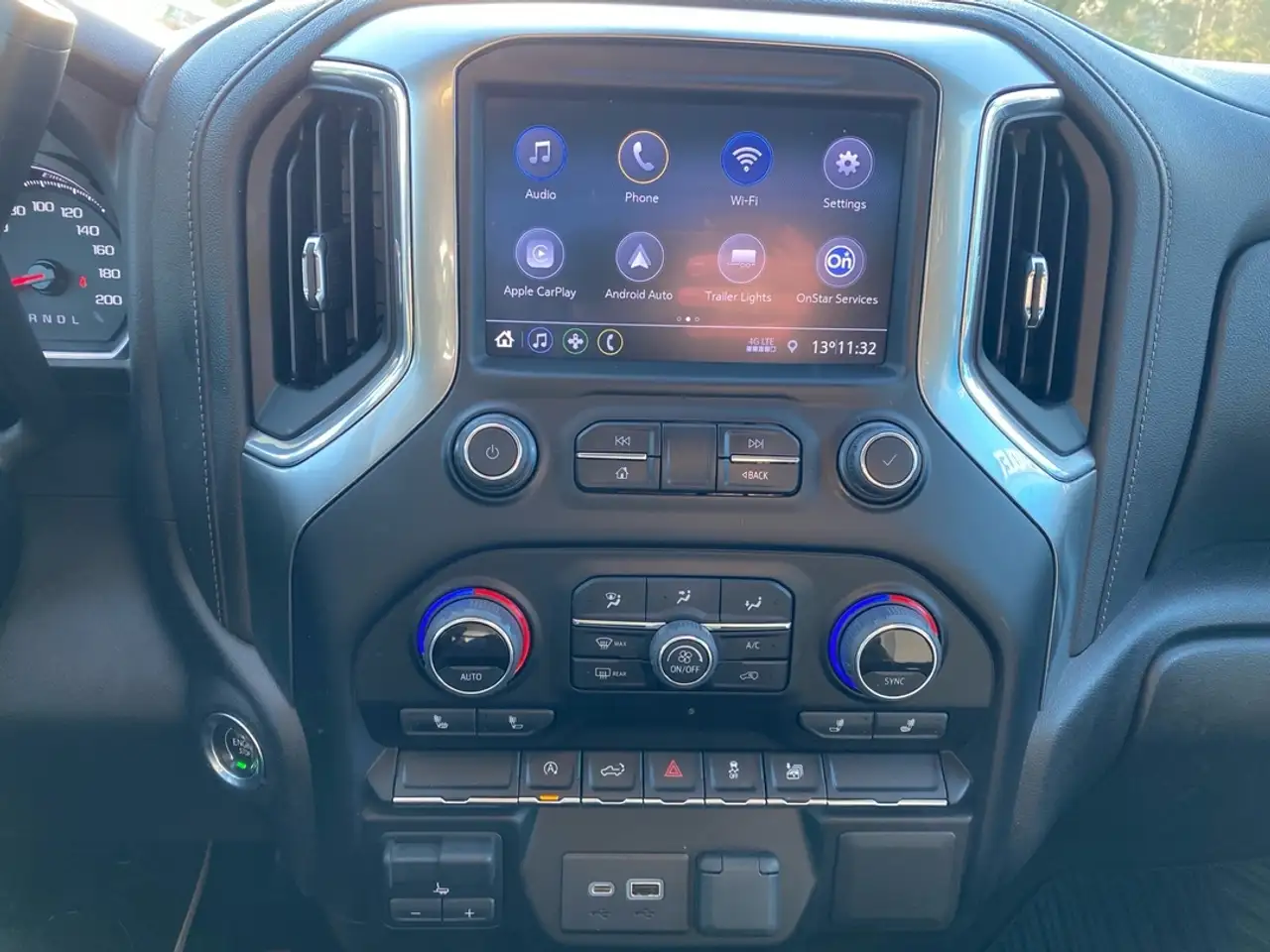 Chevrolet Silverado 1500 снимка Chevrolet Silverado 1500