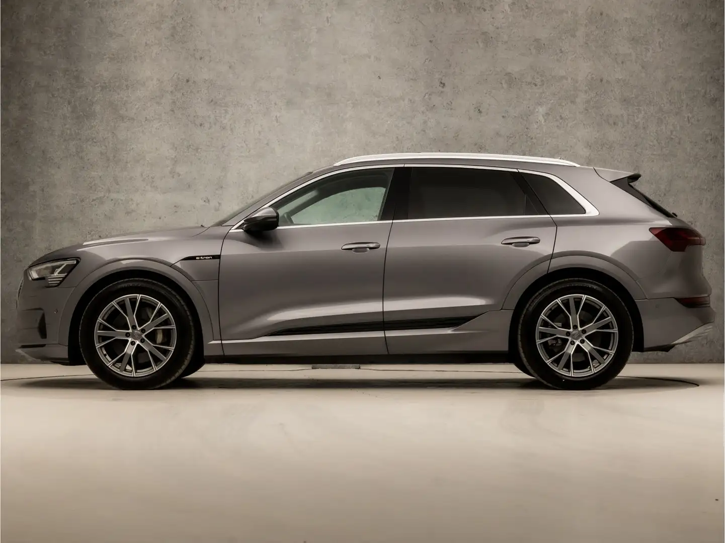 Audi e-tron e-tron 50 quattro Launch edition plus 71 kWh 313Pk Grijs - 2