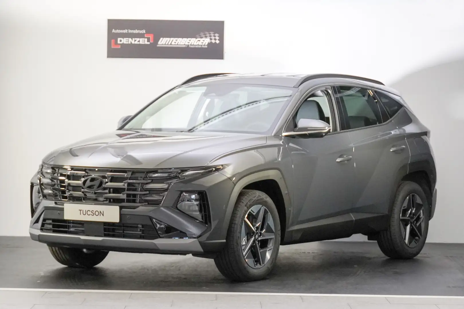 Hyundai TUCSON NX4 Comfort Line 1,6 T-GDi HEV 4WD AT abz. Superbo Grau - 2