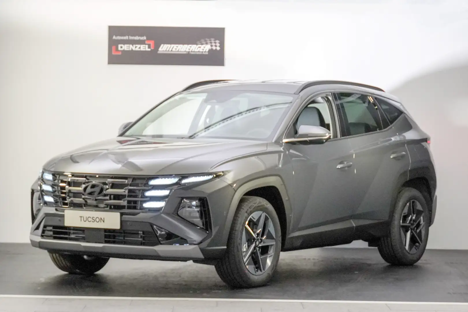 Hyundai TUCSON NX4 Comfort Line 1,6 T-GDi HEV 4WD AT abz. Superbo Grau - 1
